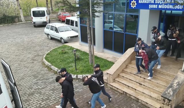 Uyuşturucuyu patiğe sakladılar: 5 kişi tutuklandı