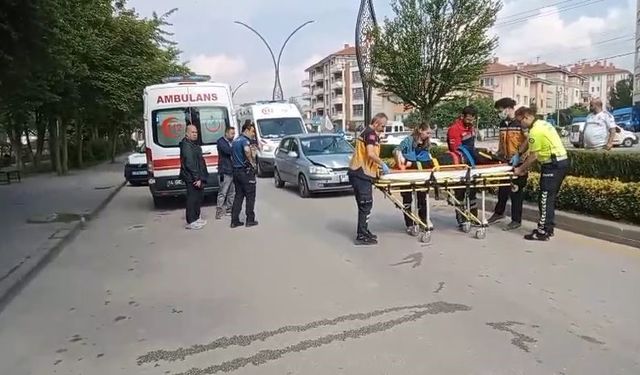 Bolu’da yolun karşısına geçmeye çalışan anne ve kızına otomobil çarptı: 2 yaralı