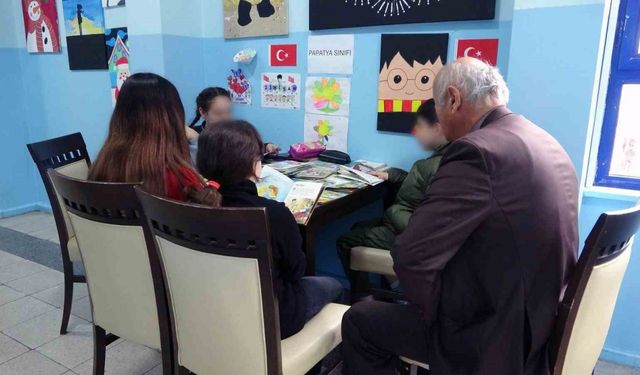 Emekli öğretmenden gönüllü eğitim desteği
