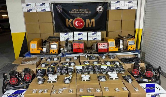 Piyasa değeri 1 milyon lira olan kaçak sigara ve malzemesi ele geçirildi