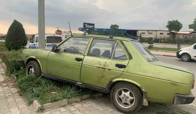 Karaman’da direğe çarpan otomobilin sürücüsü kazayı yara almadan atlattı