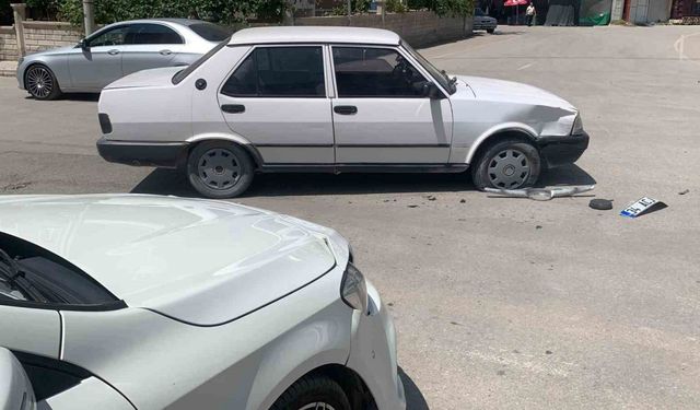 Karaman’da otomobiller çarpıştı: 4 yaşındaki çocuk yaralandı