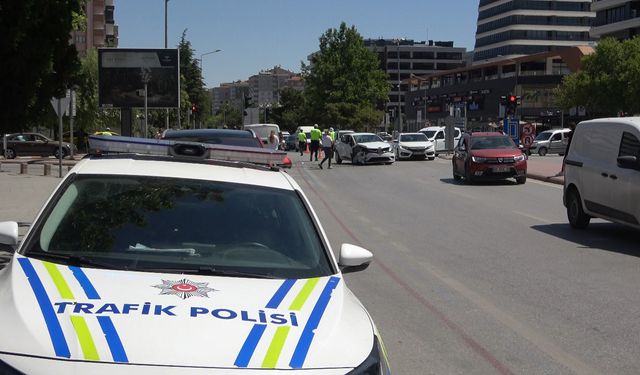 Konya’da hatalı dönüş kazası: 3 yaralı