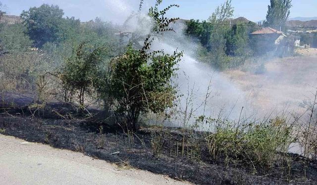 Osmancık’ta çıkan örtü yangını büyümeden söndürüldü