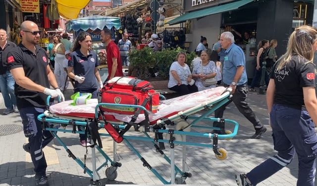 Bisikletten düşen şahıs sağlık ekipleri yanına gelince ayaklanıp gitti