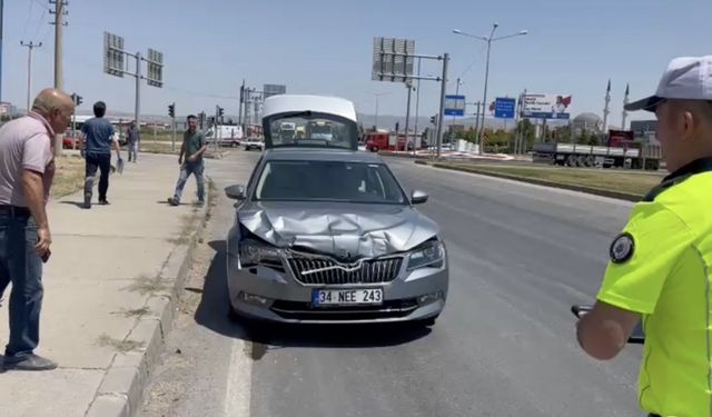 Çorum’da iki otomobil çarpıştı: 3 yaralı
