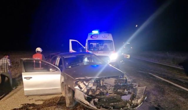 Çorum’da iki otomobil kafa kafaya çarpıştı: 4 yaralı