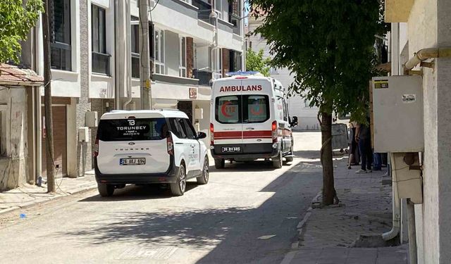 İkinci kattan düşen küçük çocuk hastaneye kaldırıldı