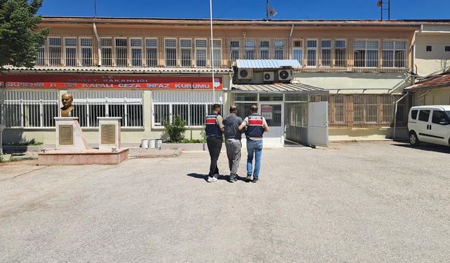 Interpol’ün kırmızı bültenle aradığı terörist Eskişehir’de yakalandı