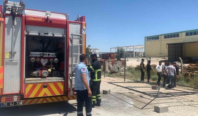 Karaman’da tutuşan keresteleri itfaiye söndürdü