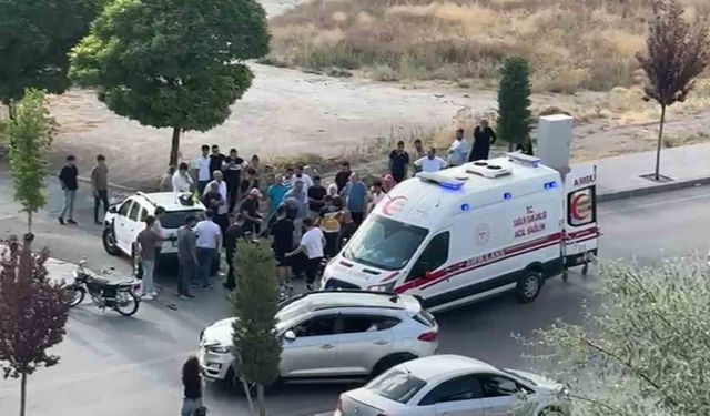 Otomobil ile motosiklet çarpıştı: 2 yaralı
