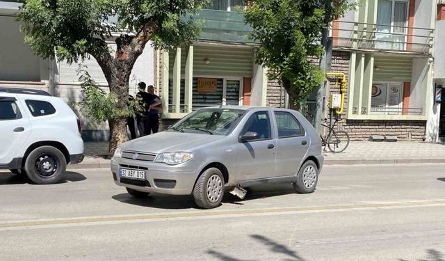 Otomobil ile motosikletli kurye çarpıştı: 1 yaralı