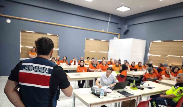 Sanayi işletmesi çalışanları jandarma ekiplerince bilgilendirildi