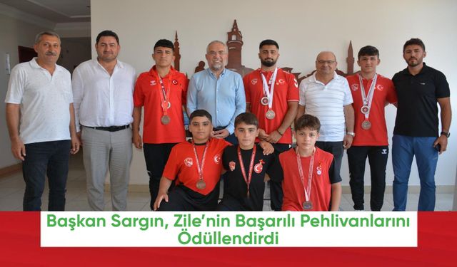 Başkan Sargın, Zile’nin Başarılı Pehlivanlarını Ödüllendirdi