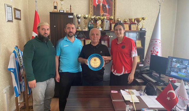 Erbaa Demir Spor Kulübü’nden Müdür Ünal'a Teşekkür Ziyareti