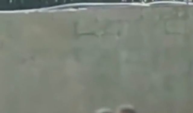 Cadde ortasında sopalı bıçaklı kavga: 3 yaralı