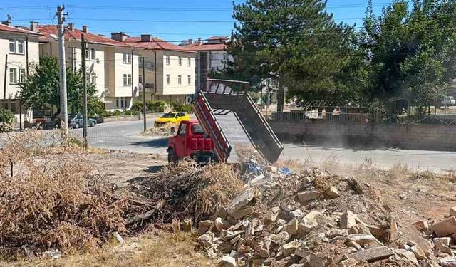 Kırşehir’de kaçak moloz döken sürücü suçüstü yakalandı