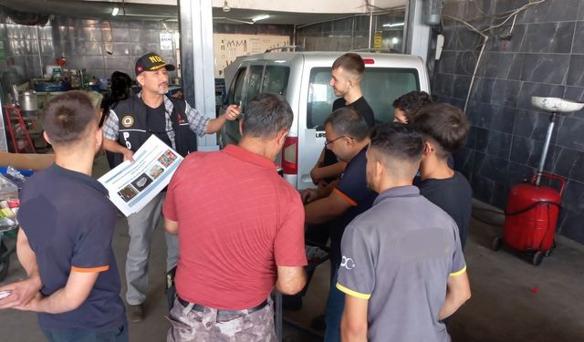 Narkotik polisinden vatandaşlara bilgilendirme çalışması