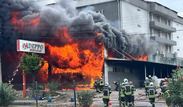 Trabzon’da AVM’deki yangın yeniden alevlendi