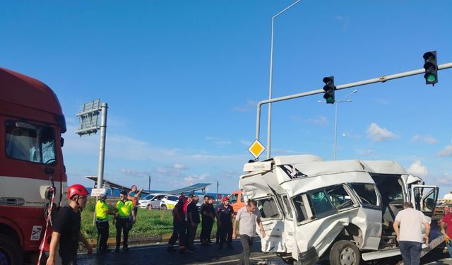 Trabzon’da trafik kazası: 15 yaralı