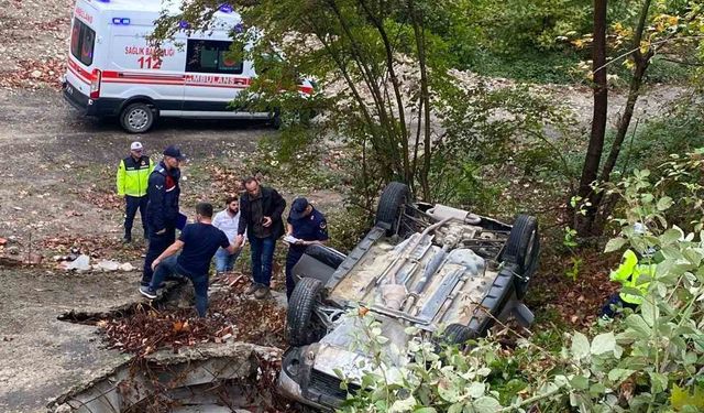 Türkeli’de otomobil şarampole yuvarlandı: 1 yaralı