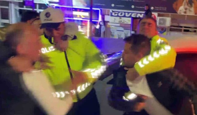Alkollü sürücü ve yakınları polise yumrukla saldırdı: O anlar kamerada
