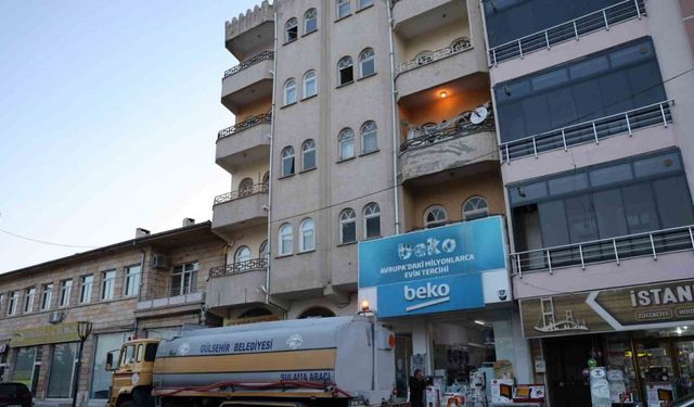 Annesinin cesediyle 1 ay yaşadı