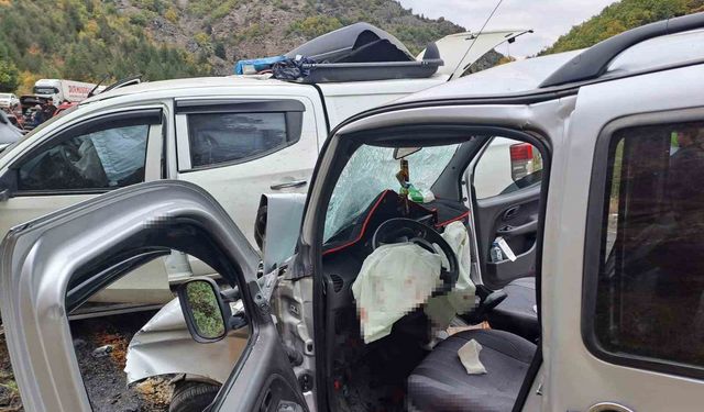Artvin’de zincirleme trafik kazası: 4 yaralı