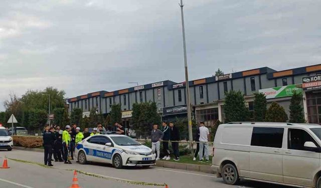 Kamyonete çarpıp devrilen motosikletin sürücüsü yaşamını yitirdi