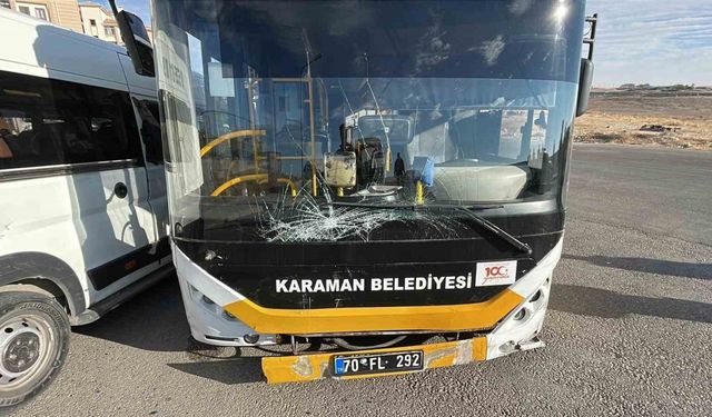 Karaman’da halk otobüsü ile okul servisi çarpıştı: 2 yaralı