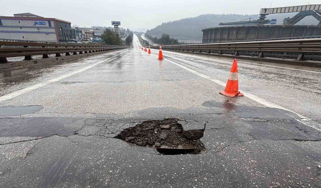 Köprü girişindeki çatlaklar tehlike oluşturuyor