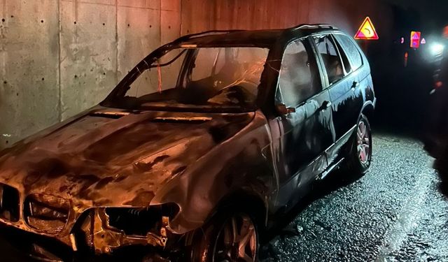 Sinop’ta yabancı plakalı araç küle döndü