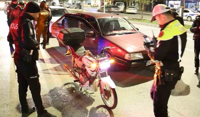 Abartı egzoz ve standart dışı ışıklı motosiklet sürücüsüne 13 bin 776 lira ceza