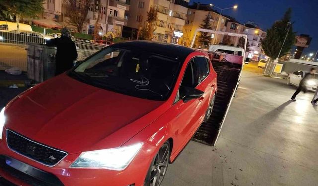 Abartı egzozlu otomobille drift atan sürücüye 74 bin TL ceza