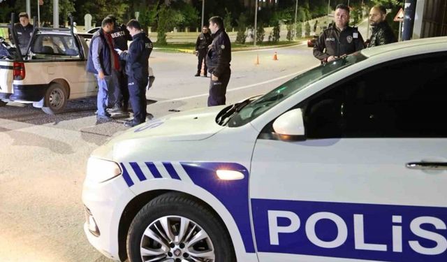 Aksaray polisinden denetim: Araçlar ve şüpheli şahıslar didik didik arandı