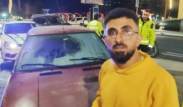 Aksaray’da seyir halindeyken yanan otomobili esnaf söndürdü