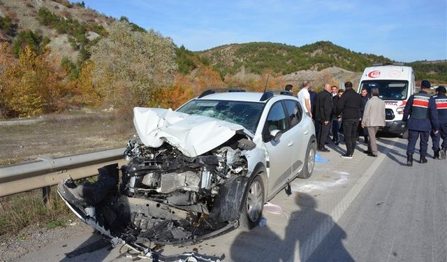 Amasya'da otomobil ile kamyon çarpıştı: 3 yaralı