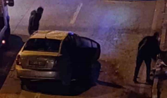 Ankara'da kaldırıma çarpan araç devrildi: 4 yaralı