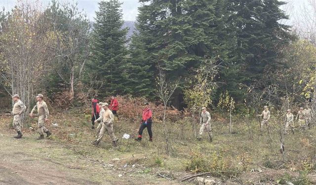 Anne ve oğlunun cesedinin bulunduğu bölgede kayıp çanta ile ayakkabı bulundu, telefona ulaşılamadı
