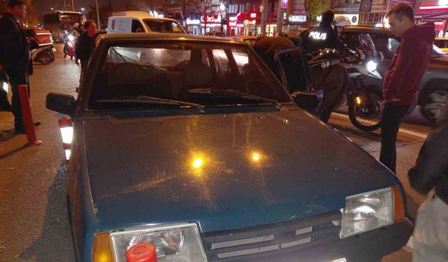 Arıza yapan aracından inen adama otobüs çarptı