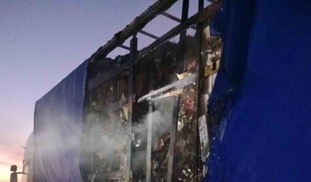 Bolu’da kuruyemiş yüklü dorse yandı