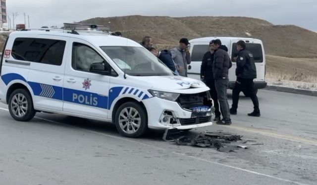 Çorum’da ekip aracı ile hafif ticari araç çarpıştı: 1 polis yaralı