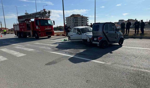 Çorum'da otomobil ile elektrikli araç çarpıştı: 3 yaralı