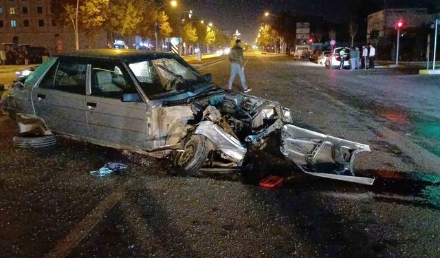 Çorum'da otomobil ile tır çarpıştı: 1 yaralı