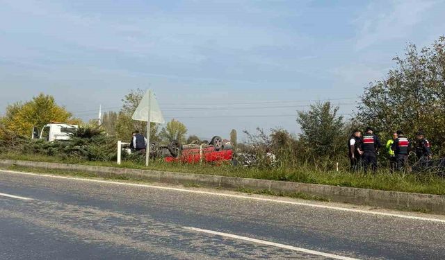 Düz yolda direksiyon hakimiyetini kaybetti, takla attı: 1 yaralı