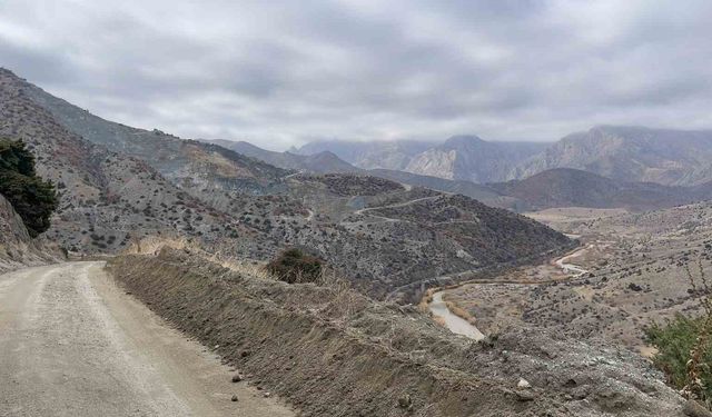 Göçük altında kalan işçiyi kurtarma çalışmaları sürüyor