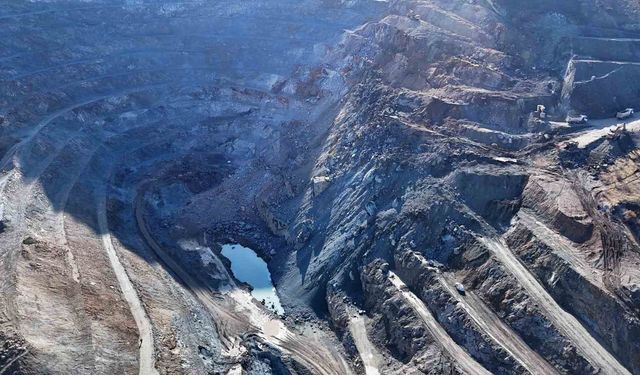 Göçük altında şantiye müdürünü kurtarma çalışmaları 4'üncü gününde devam ediyor