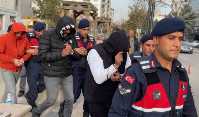 Jandarmanın operasyonla yakaladığı 3 tefeci tutuklandı