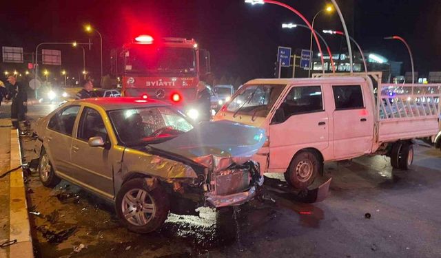 Karaman’da üç araç kavşakta çarpıştı: 1 yaralı