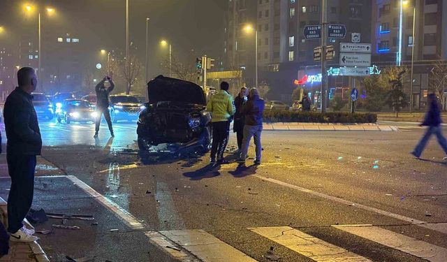 Kayseri'de 2 otomobilin karıştığı kazada yaralanan olmadı